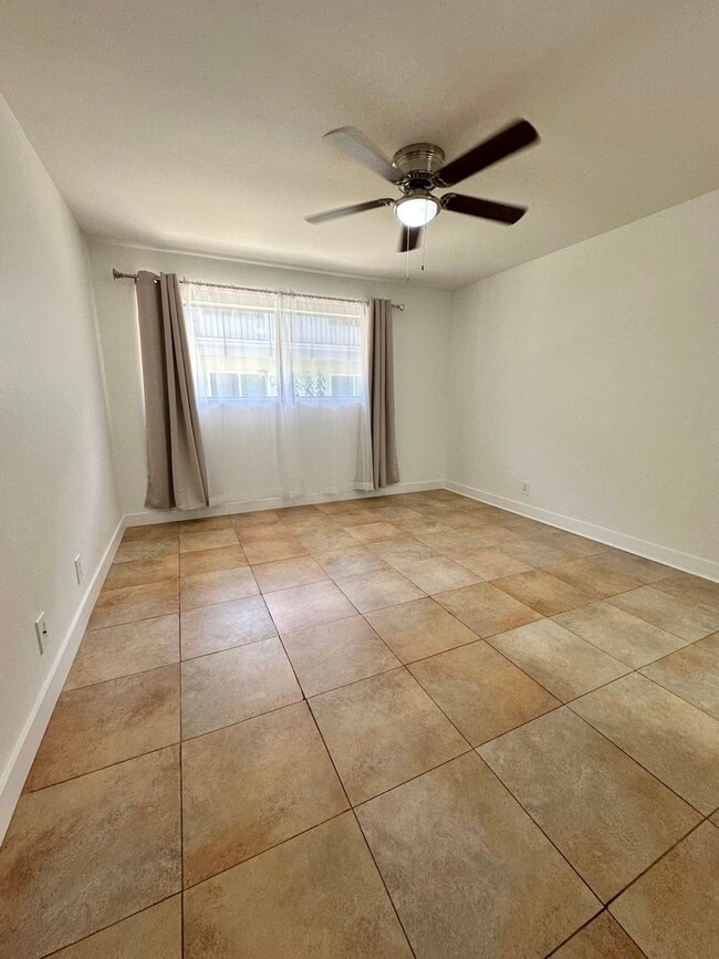 Building Photo - One Bedroom/One Bath FOR RENT!