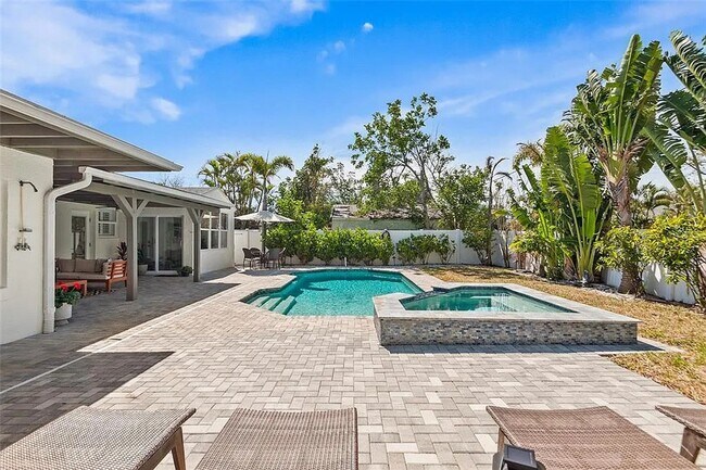 Building Photo - Coastal Luxury Living Just Minutes from Madeira Beach - 3bed | 2 bath