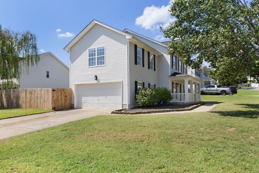 Building Photo - 2150 Blake Dr