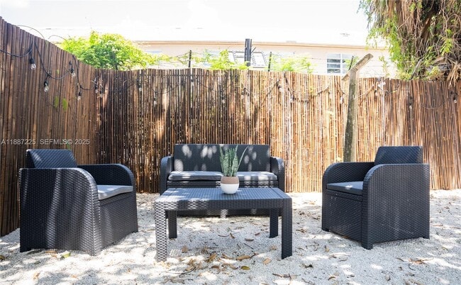 Building Photo - 1313 NE 118th St