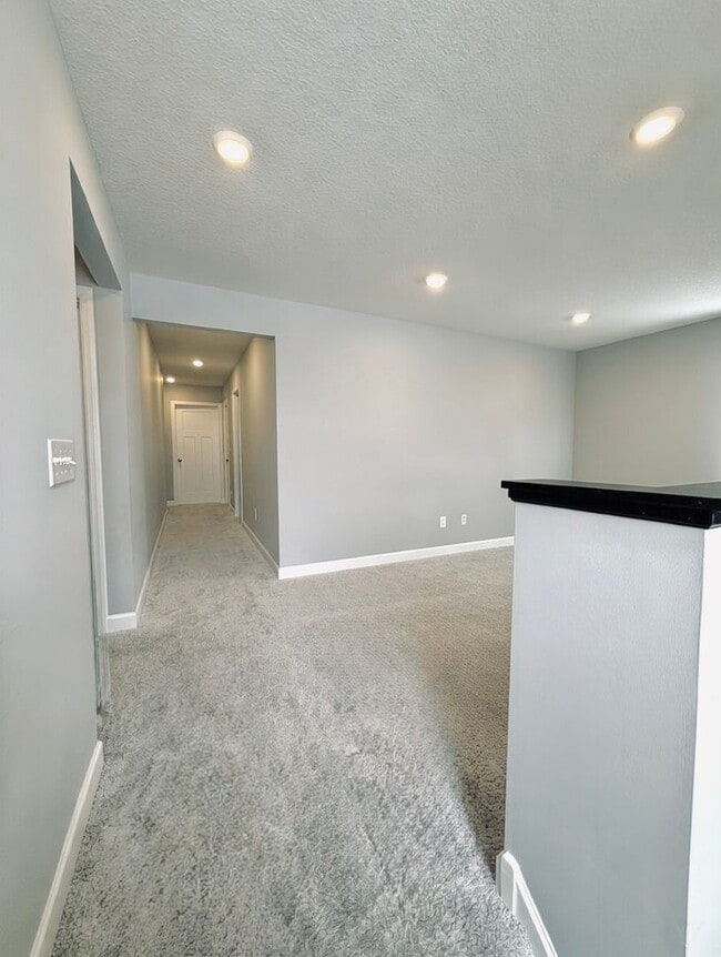 Building Photo - Beautiful New Construction 5bed 4bath Home in Otsego