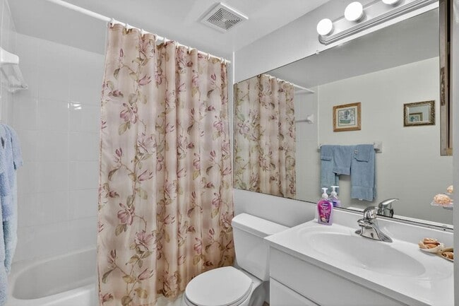 Building Photo - 7410 S Ocean Dr