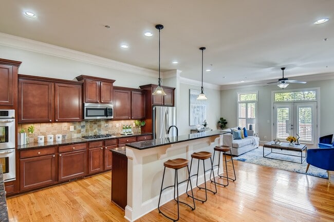 Building Photo - 1941 Ridgemont Ln