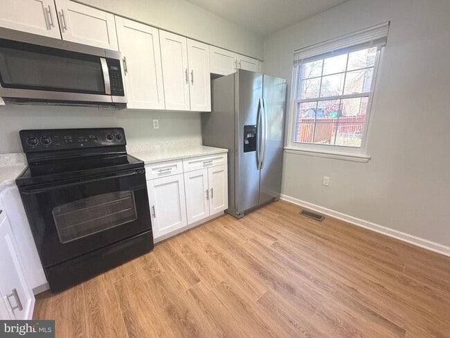 Building Photo - 4826 Grand Bend Dr