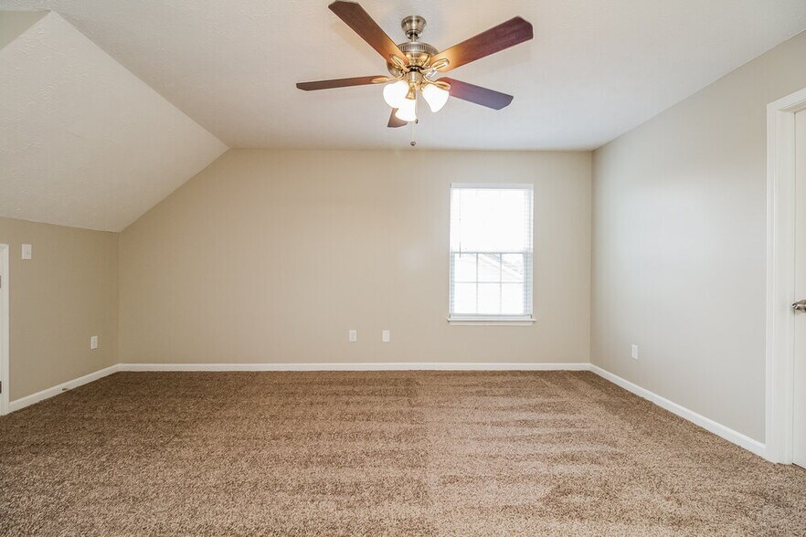 Building Photo - 2211 New Port Dr