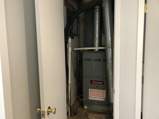 Building Photo - 1211 Monroe St