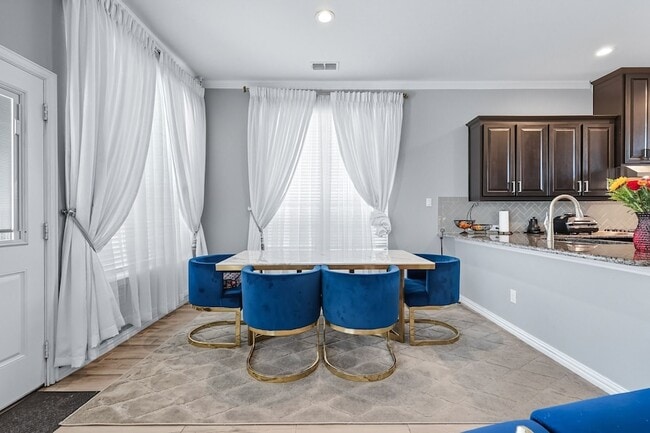 Building Photo - 717 Whippoorwill Dr