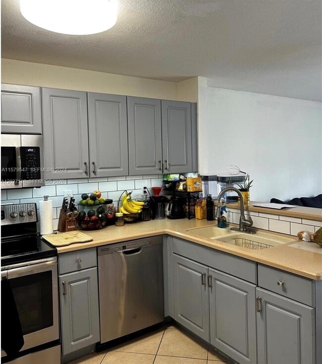 Building Photo - 12805 SW 31st Ct