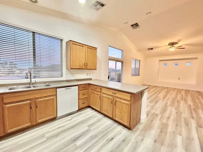 Building Photo - 6436 Casamar St