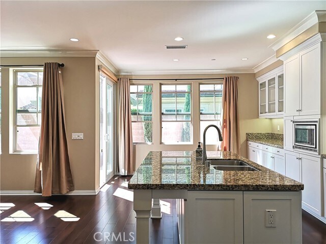 Building Photo - 106 Pendant