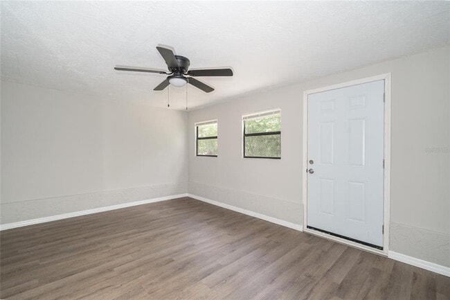 Building Photo - 7911 Foxwood Dr