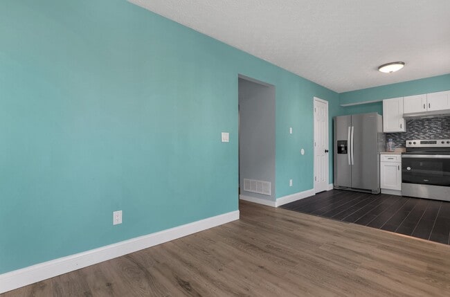 Kitchen - 4826 Lady Jane Ave