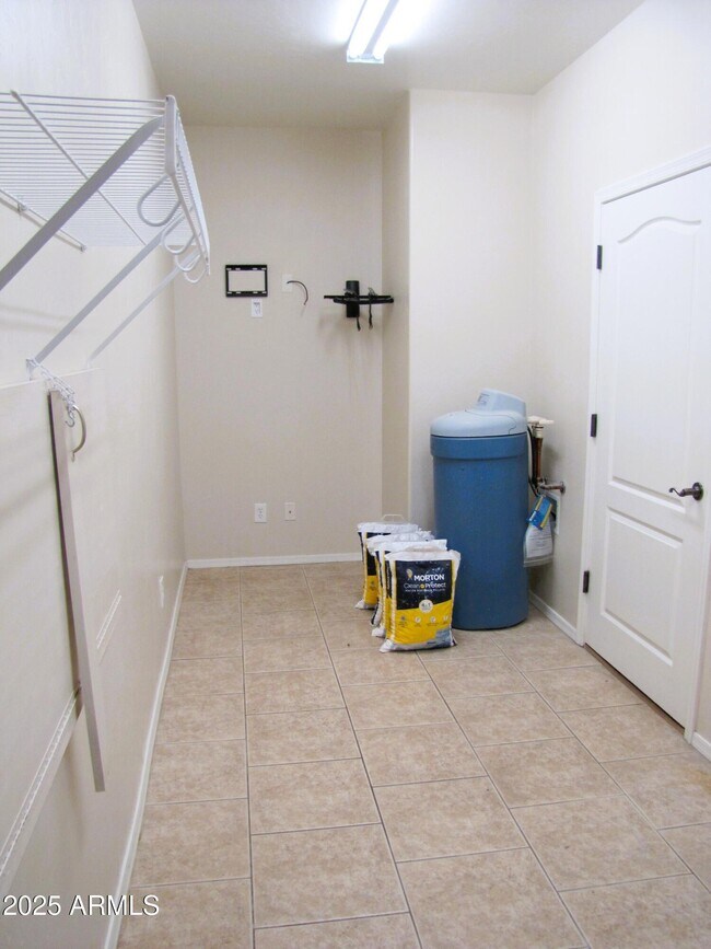Building Photo - 1046 Estancia Dr