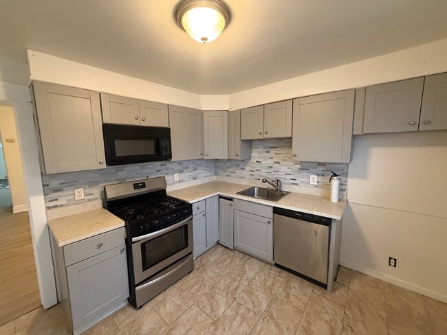 Building Photo - 130 Harvey Ave