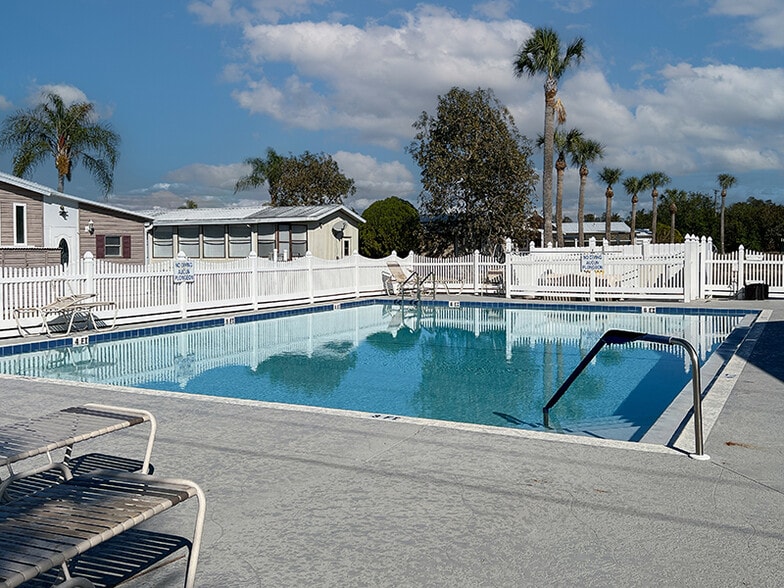 Building Photo - 1601 US-441