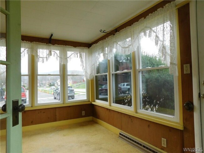 Building Photo - 172 Wellsville St