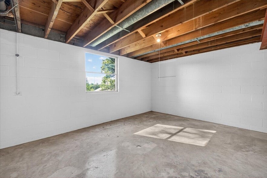 Building Photo - 21 Fern Ridge Ave