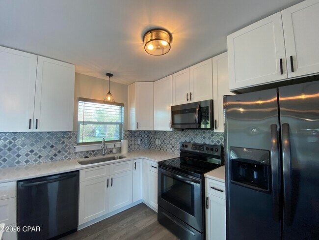 Building Photo - 1606 Clay Ave