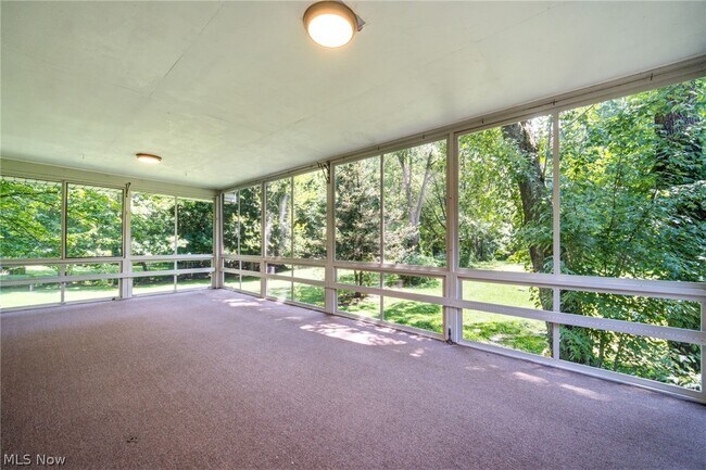 Building Photo - 1097 Oak Tree Rd