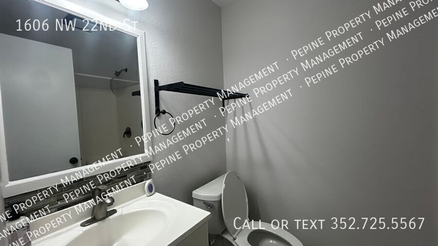 Building Photo - 1606 NW 22nd St