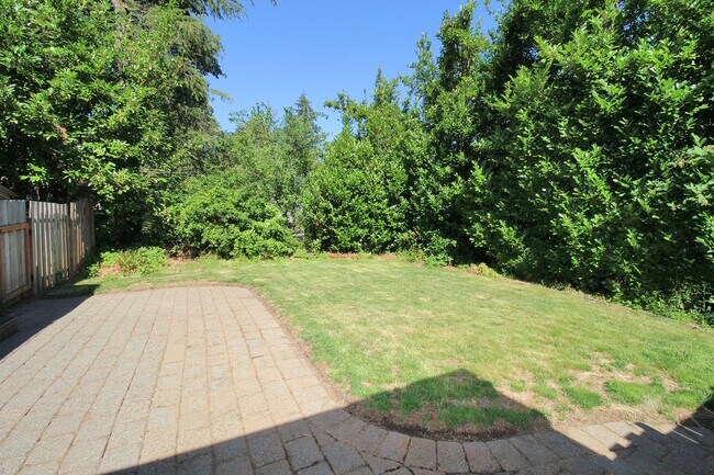 Building Photo - Beautifully Remodeled 2 Bedroom Collins Vi...