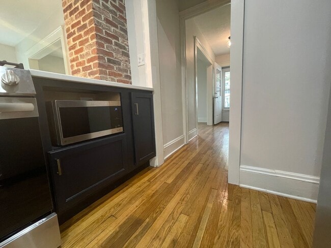 Building Photo - Charming Bungalow