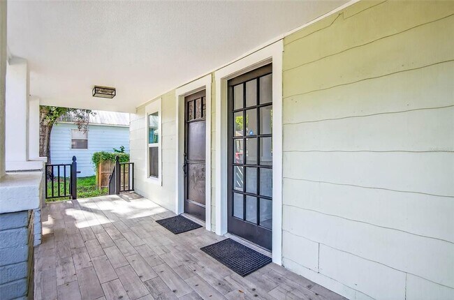 Building Photo - 809 E Baker St