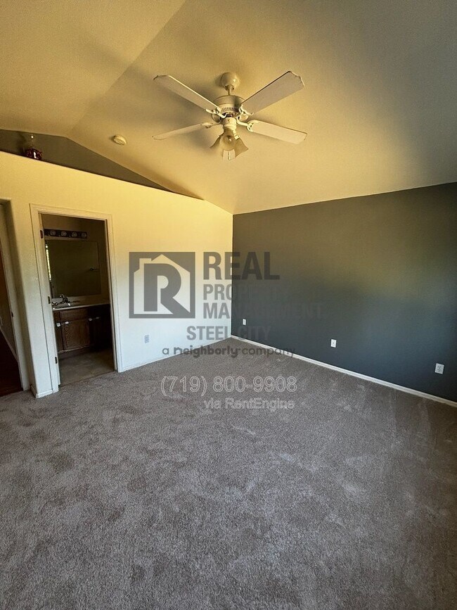 Building Photo - 813 Ardath Ln