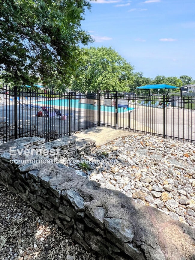Building Photo - 8602 W 84th St