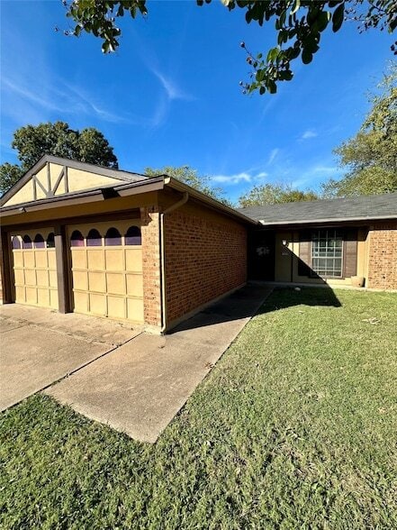 Building Photo - 1005 Waverly Dr