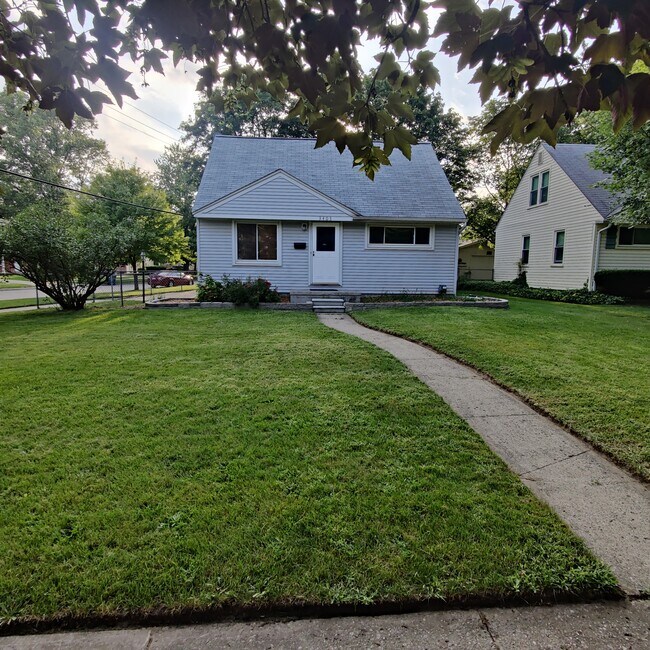 Building Photo - 3403 Woodland Ave