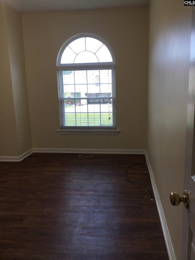 Building Photo - 13 Coachmen Ct