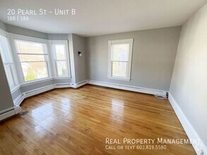 Building Photo - Updated Apartment W/ Office Space - Move I...