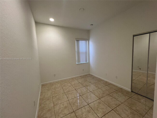 Building Photo - 2217 NE 41st Ave