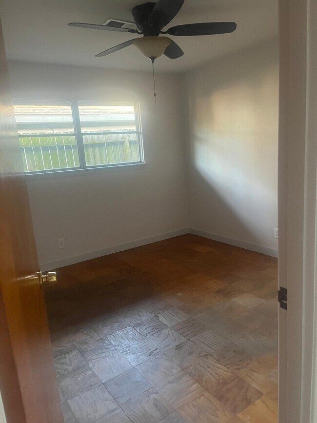 Building Photo - 3517 Tanglebriar Dr