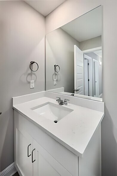 Building Photo - 319 Carmel Dr