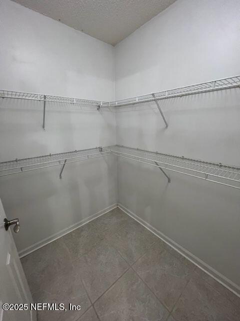 Building Photo - 2127 Forest Gate Dr W