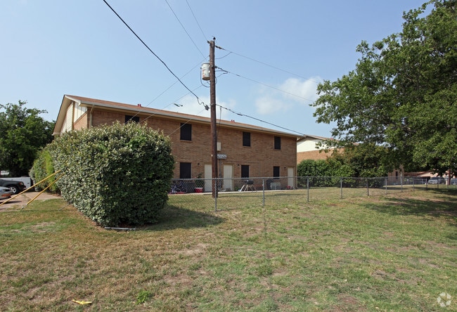 Building Photo - Pebble Creek