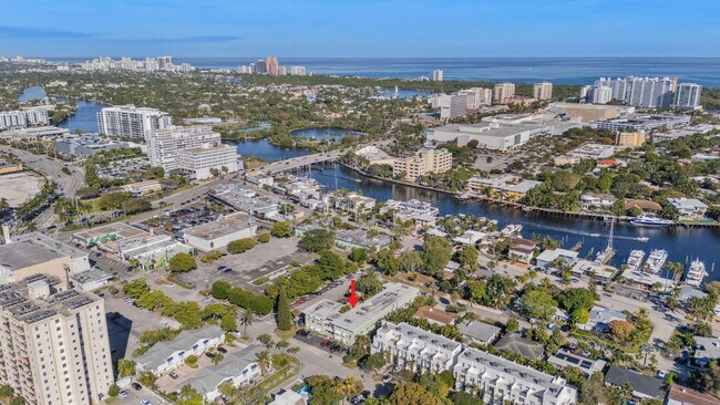 Building Photo - 1900 NE 8th Ct