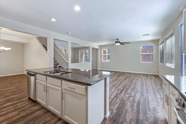 Building Photo - 5389 Hollymead Dr