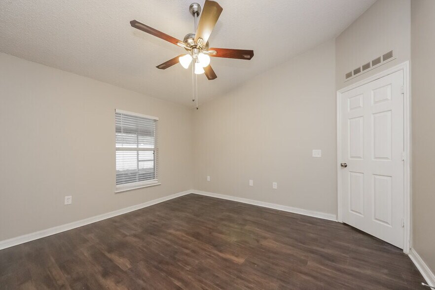 Building Photo - 11737 Pethrick Dr