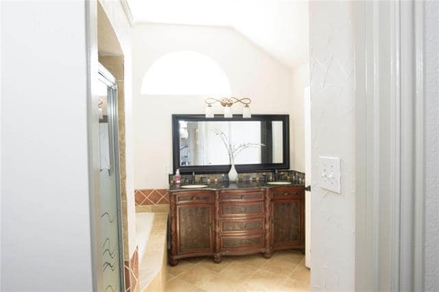 Building Photo - 1149 Valley Oaks Dr