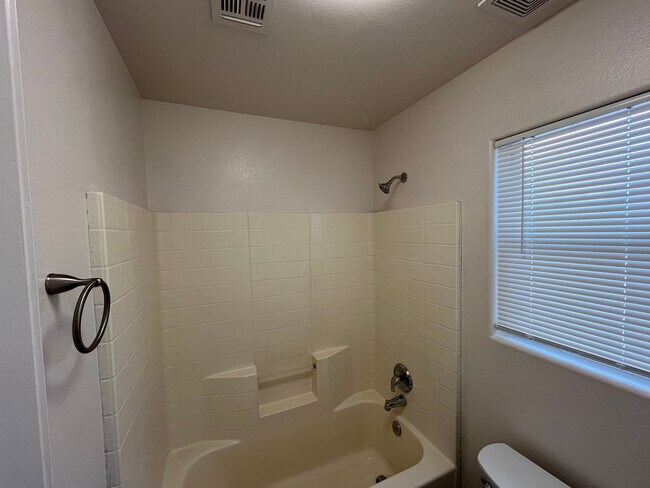 Building Photo - Beautiful home ready for rent