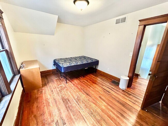 Building Photo - 1502 Geddes Ave