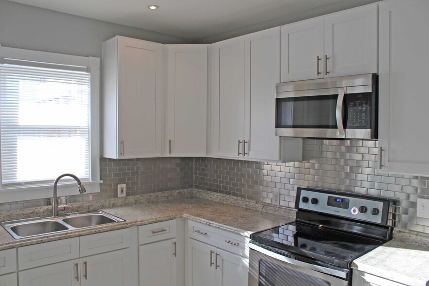 Building Photo - 325 Firth Street