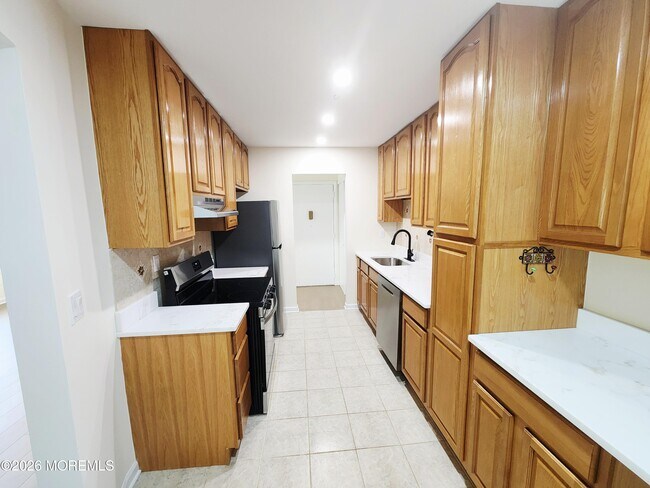 Building Photo - 26 Meadow Green Cir