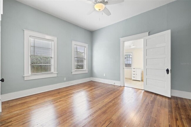 Building Photo - 904 E 25th Ave