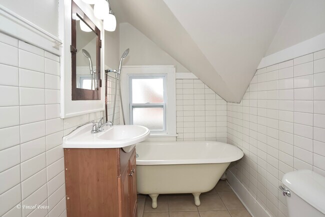 Building Photo - 93 Elmhurst St