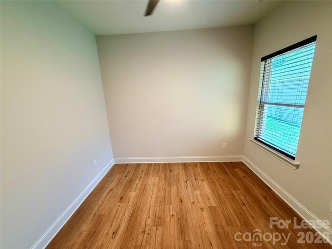 Building Photo - 521 N Linwood Ave