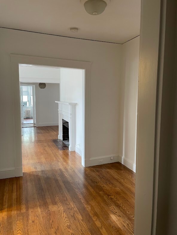 Building Photo - 52 Garden St